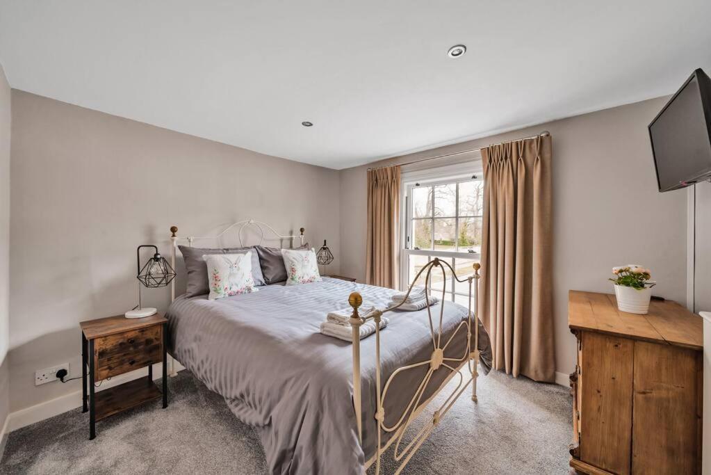 Fox Cottage, Within 5 Min Walk Of Bicester Village ภายนอก รูปภาพ
