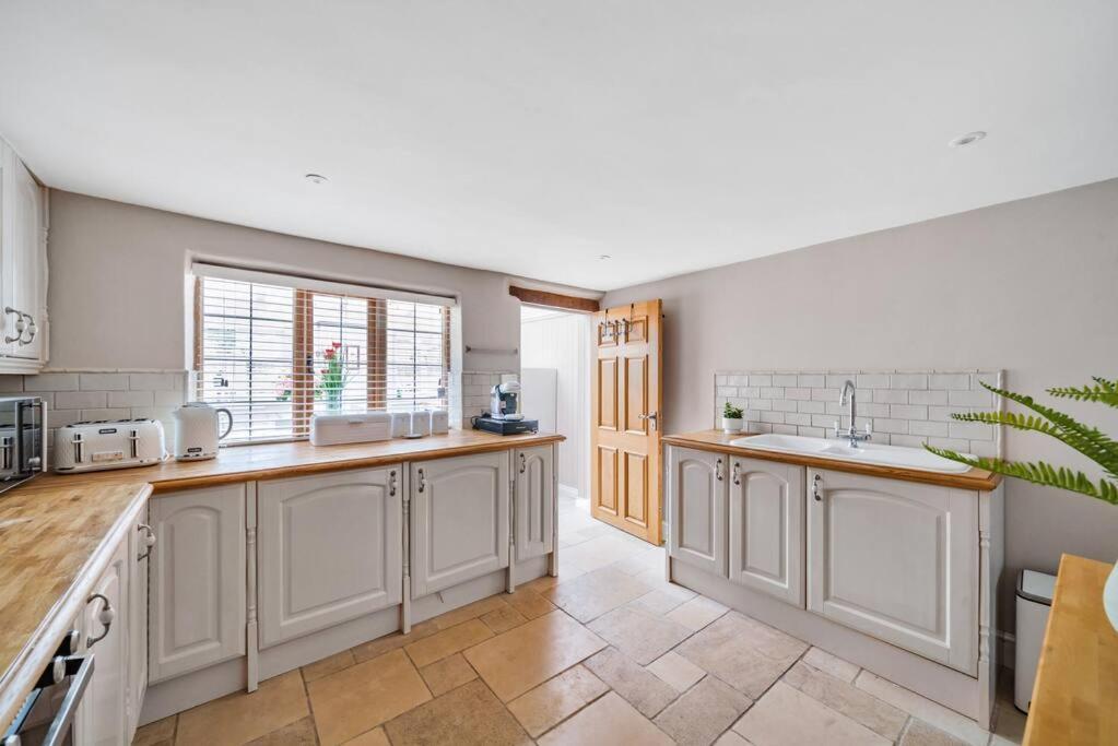 Fox Cottage, Within 5 Min Walk Of Bicester Village ภายนอก รูปภาพ